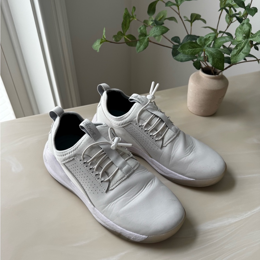 Clove | Women’s Classic - Brilliant White - Size 9.5